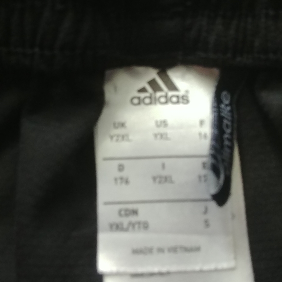 Bundle 3 🏀 shorts/ADDIDAS, SPEEDO & HURLEY - Picture 11 of 11